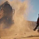 Un personaje observa un gigantesco gusano de arena en Dune Awakening