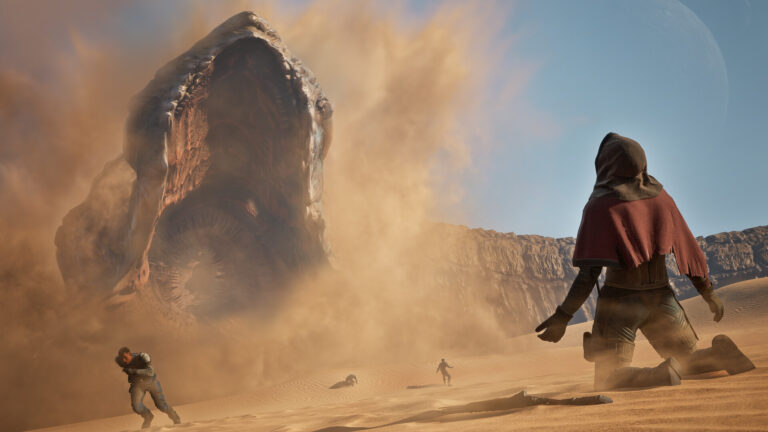 Un personaje observa un gigantesco gusano de arena en Dune Awakening