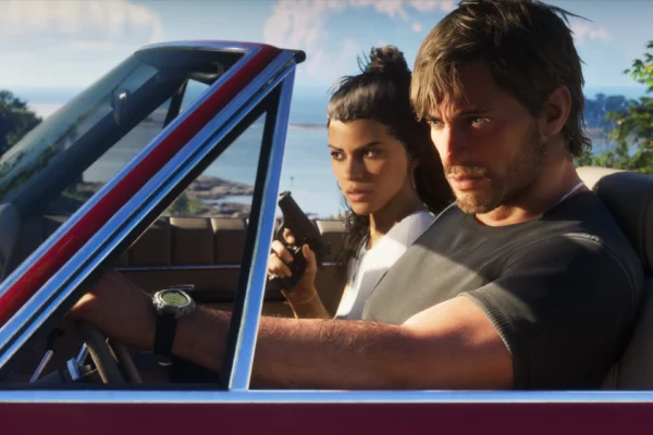 Jason al volante de un descapotable y Lucia en el asiento del acompañante en GTA VI