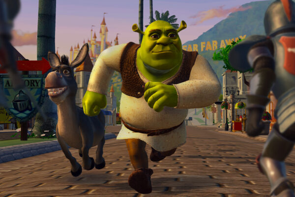 Shrek y Asno frente a unos guardias en Shrek 2 Remastered