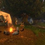 Campamento con hoguera y tienda en un bosque de World of Warcraft: Forever