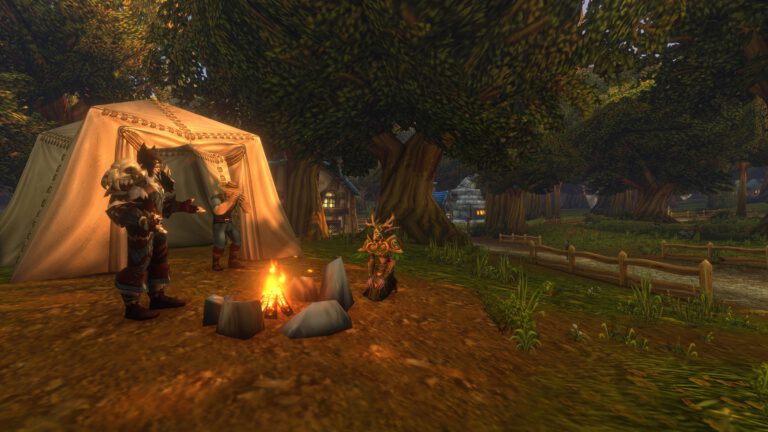Campamento con hoguera y tienda en un bosque de World of Warcraft: Forever