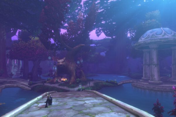 Un personaje recorre un bosque y unas ruinas en World of Warcraft: Forever