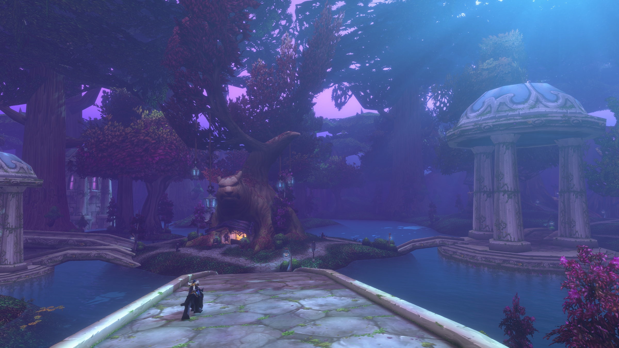 Un personaje recorre un bosque y unas ruinas en World of Warcraft: Forever