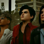 Cuatro personajes de Troublemaker 3 observan juntos una calle de Jayakarta