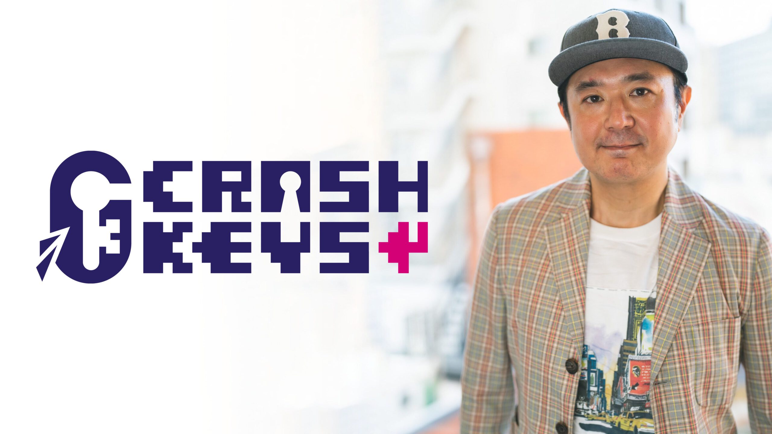 Kotaro Uchikoshi posa junto al logotipo de su estudio CRASH KEYS